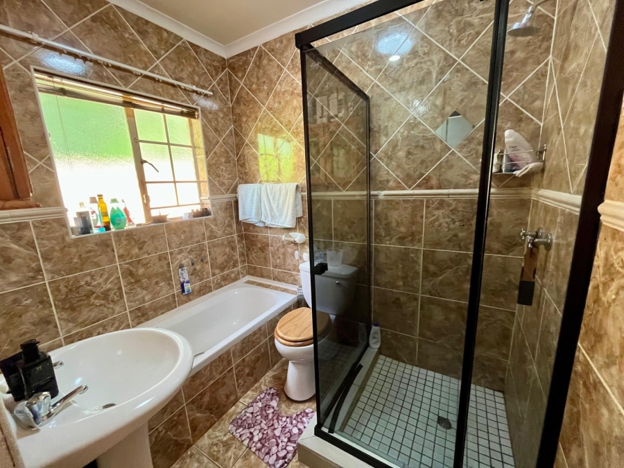 3 Bedroom Property for Sale in Safari Gardens North West